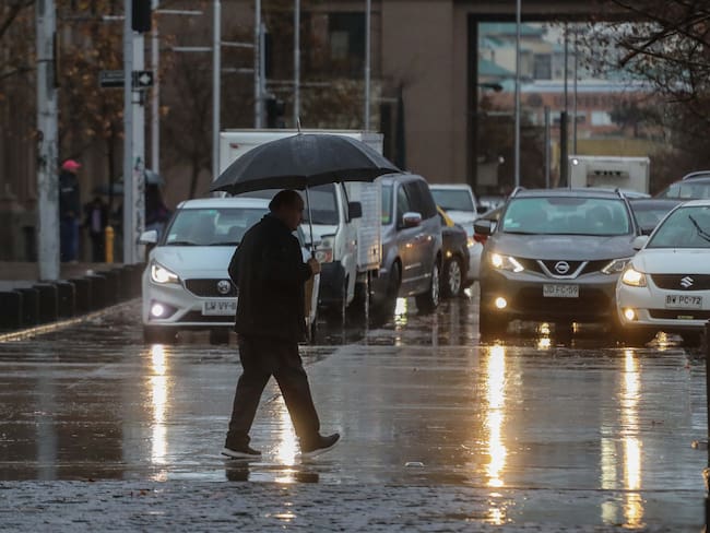 Lluvia en Santiago: ¿Cuántos milímetros de agua caerán este jueves en la Región Metropolitana?