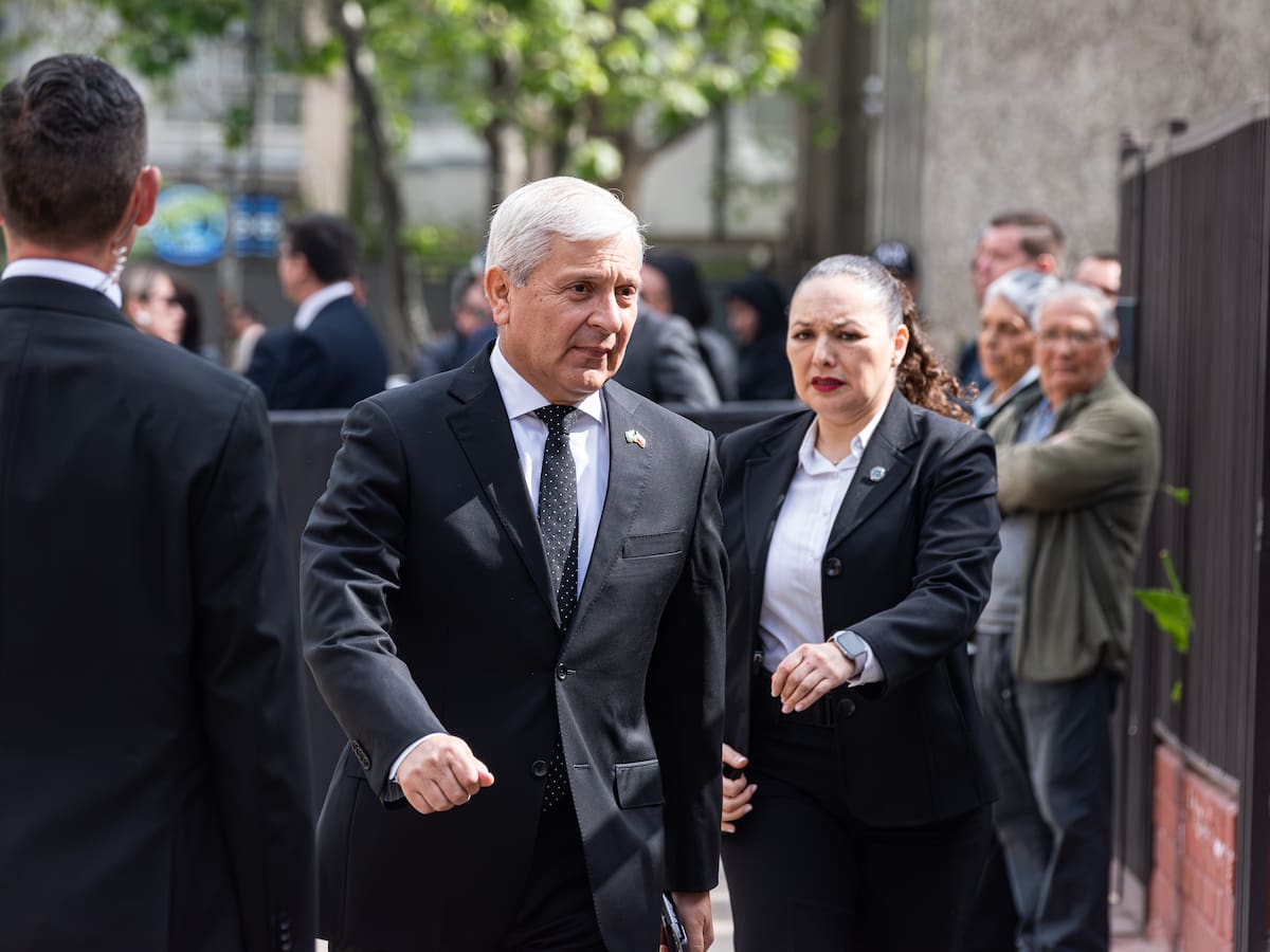 “No tenemos pistolas para todos”: general (R) Ricardo Yáñez alerta por falta de equipamiento en Carabineros