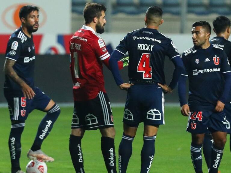 03 DE MAYO DE 2021/RANCAGUAJugadores de Universidad de Chile conversan, durante el partido valido por la sexta fecha del Campeonato Nacional AFP PlanVital 2021, entre Universidad de Chile y Santiago Wanderers, disputado en el Estadio El Teniente.
FOTO: SEBASTIAN ORIA/AGENCIAUNO