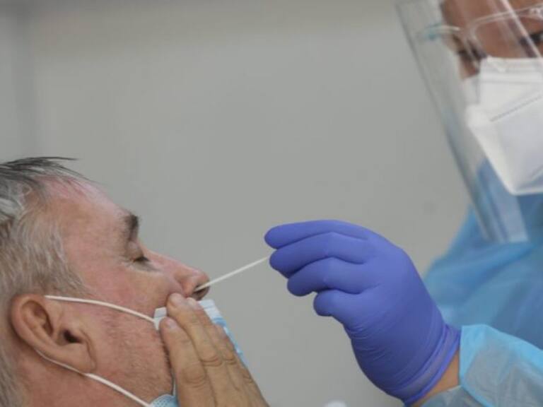 Covid en Chile: 14 regiones del país disminuyeron sus casos en la última semana