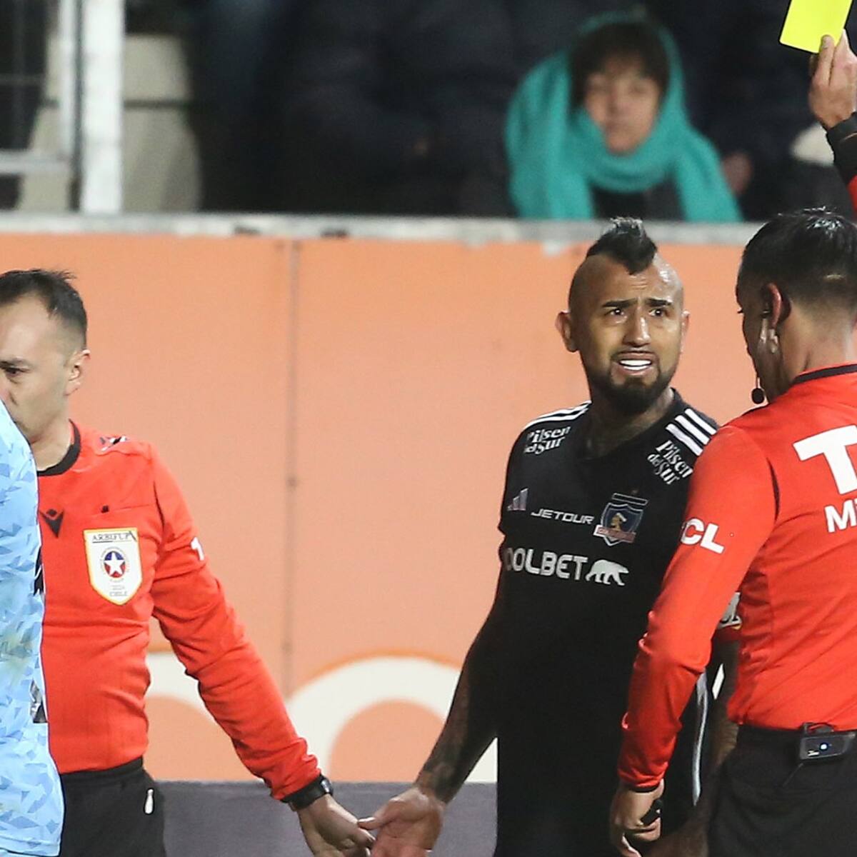 Arturo Vidal se molesta y lanza tremenda crítica contra jugadores del fútbol chileno: “En Chile se llora mucho”
