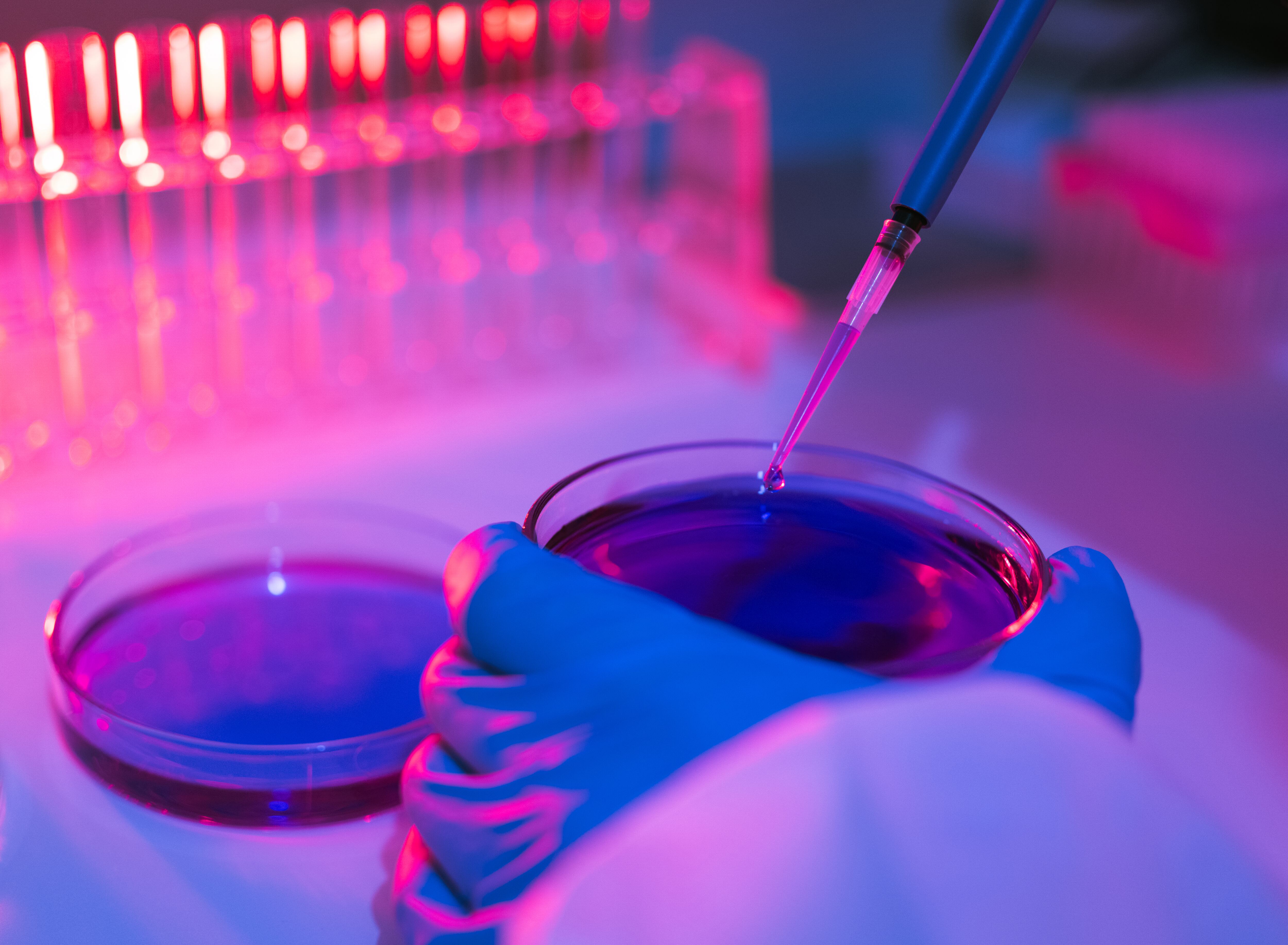 FDA autoriza los primeros ensayos para revertir los efectos del envejecimiento en humanos