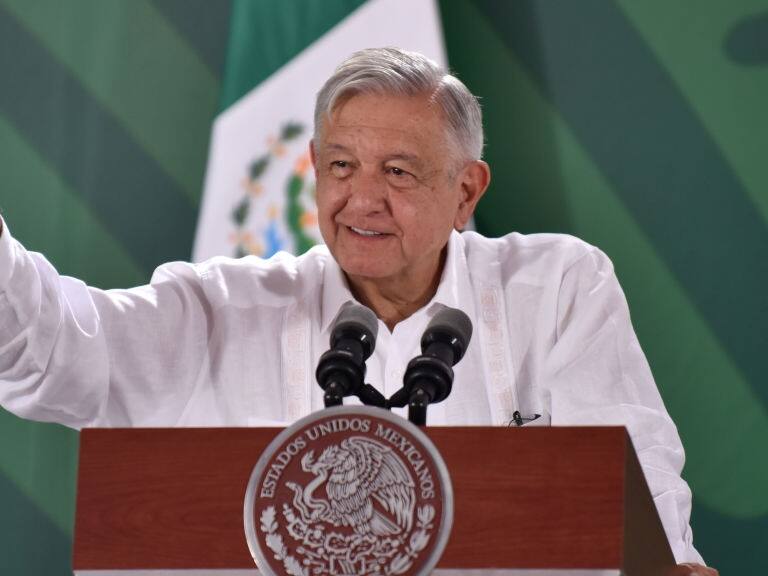 «Soy un místico»: Presidente de México publica foto de un supuesto “duende” y desata todo tipo de reacciones