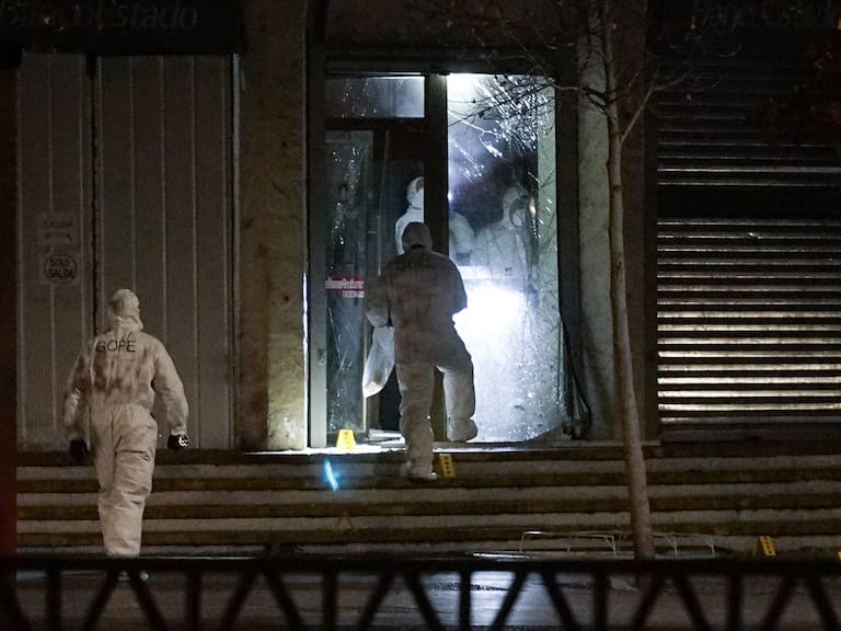 Sujetos intentan robar cajero automático en banco de Renca: estallaron una gaveta pero no habrían logrado sustraer el dinero