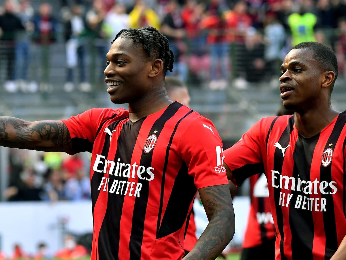 Milan consigue agónico triunfo ante la Fiorentina y se mantiene como el líder exclusivo de la Serie A