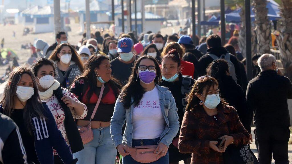 16 de Julio 2021/ SAN ANTONIOPersonas disfrutan en el borde costero de Cartagena que continúan en fase 2 .
FOTO: AGENCIA UNO