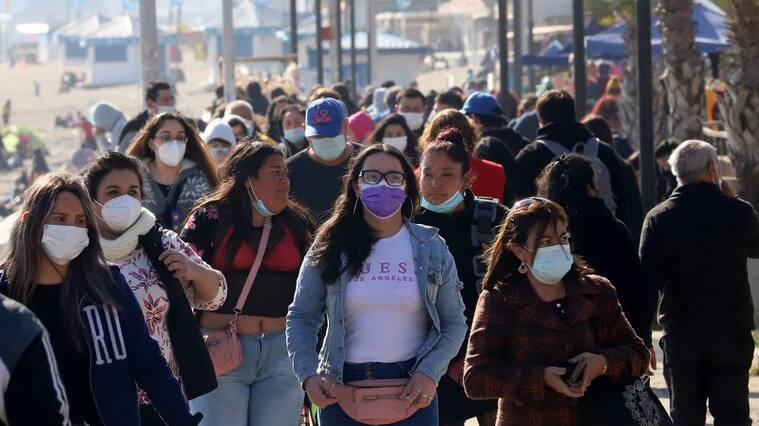 16 de Julio 2021/ SAN ANTONIOPersonas disfrutan en el borde costero de Cartagena que continúan en fase 2 .
FOTO: AGENCIA UNO