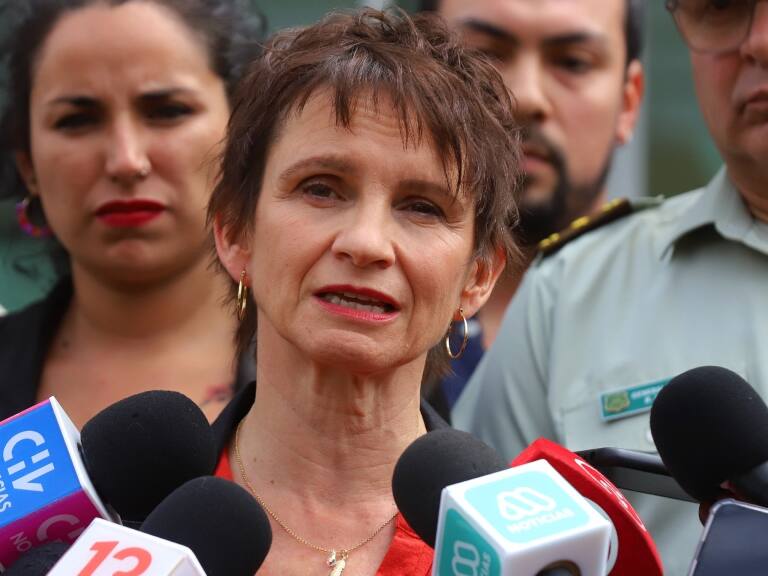 Vecinos increpan a autoridades durante visita a familia de sargento asesinada en Quilpué