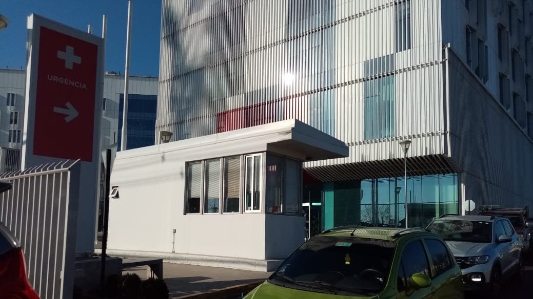 Clínica de La Florida reabrió su urgencia tras colapso en ocupación de camas