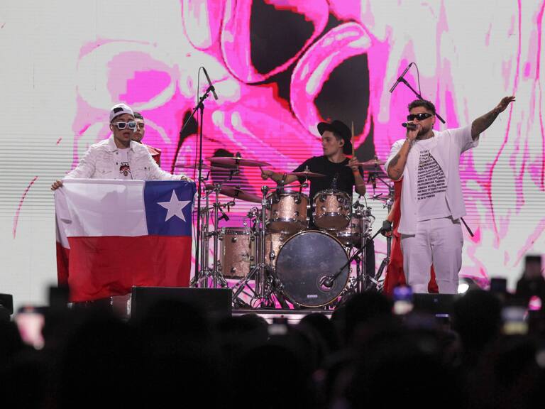 16 DE FEBRERO 2024 / SANTIAGO
Gino Mella y Jairo Vera en “Juntos Chile se levanta” acto en beneficio a los afectados de los incendios forestales de Viña del Mar y Quilpué.
FOTO: LUKAS SOLIS / AGENCIAUNO