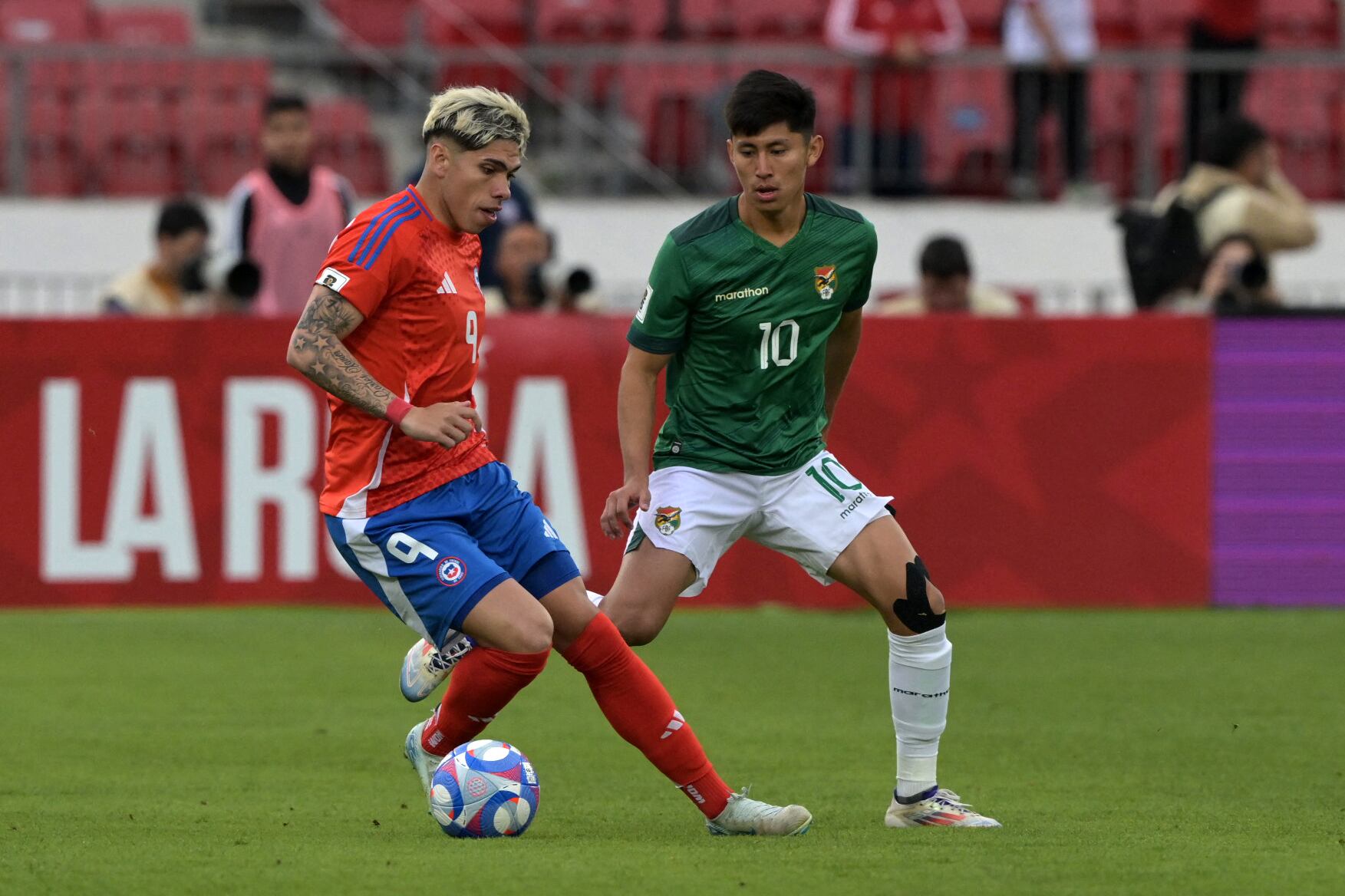 Chile y Bolivia se ven las caras en el Estadio Nacional por las Eliminatorias | Getty Images