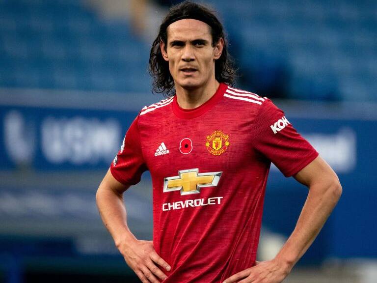 LIVERPOOL, ENGLAND - NOVEMBER 07: Edinson Cavani of Manchester United looks on during the Premier League match between Everton and Manchester United at Goodison Park on November 7, 2020 in Liverpool, United Kingdom. Sporting stadiums around the UK remain under strict restrictions due to the Coronavirus Pandemic as Government social distancing laws prohibit fans inside venues resulting in games being played behind closed doors. (Photo by Ash Donelon/Manchester United via Getty Images)