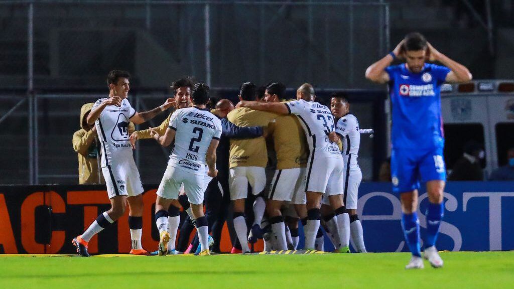 MEXICO CITY, MEXICO - DECEMBER 06: Players of Pumas celebrates a goal by Juan Vigon #22 of Pumas during the semifinal second leg match between Pumas UNAM and Cruz Azul as part of the Torneo Guard1anes 2020 Liga MX at Olimpico Universitario Stadium on December 06, 2020 in Mexico City, Mexico. (Photo by Manuel Velasquez/Getty Images)