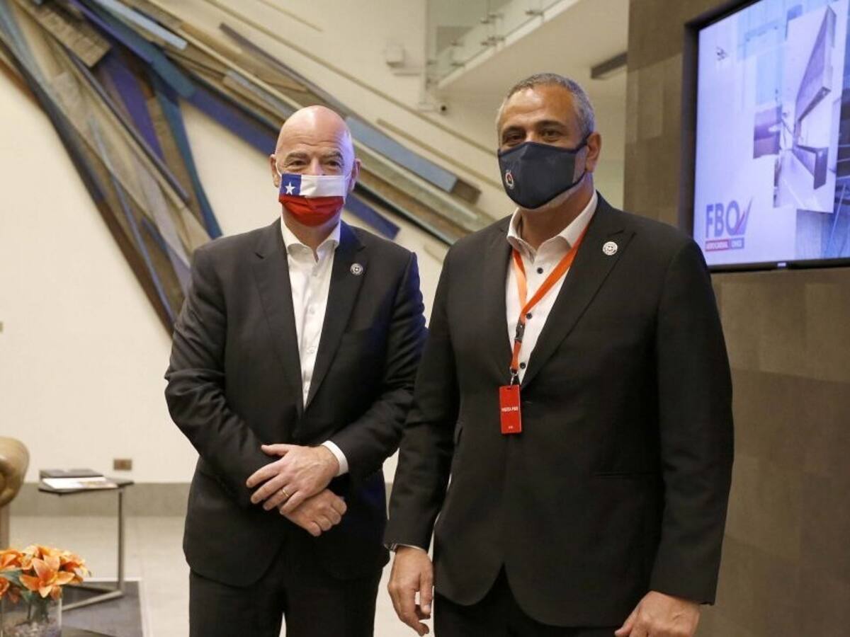 Presidente de la FIFA al llegar a Santiago: «Chile es un país ligado al fútbol y ha dado mucho a su historia»