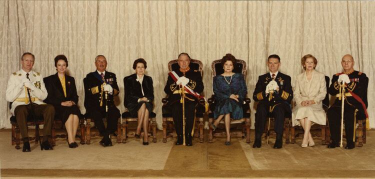 Retrato del Presidente de la República de Chile y la Junta Militar de Gobierno y señoras. 1985