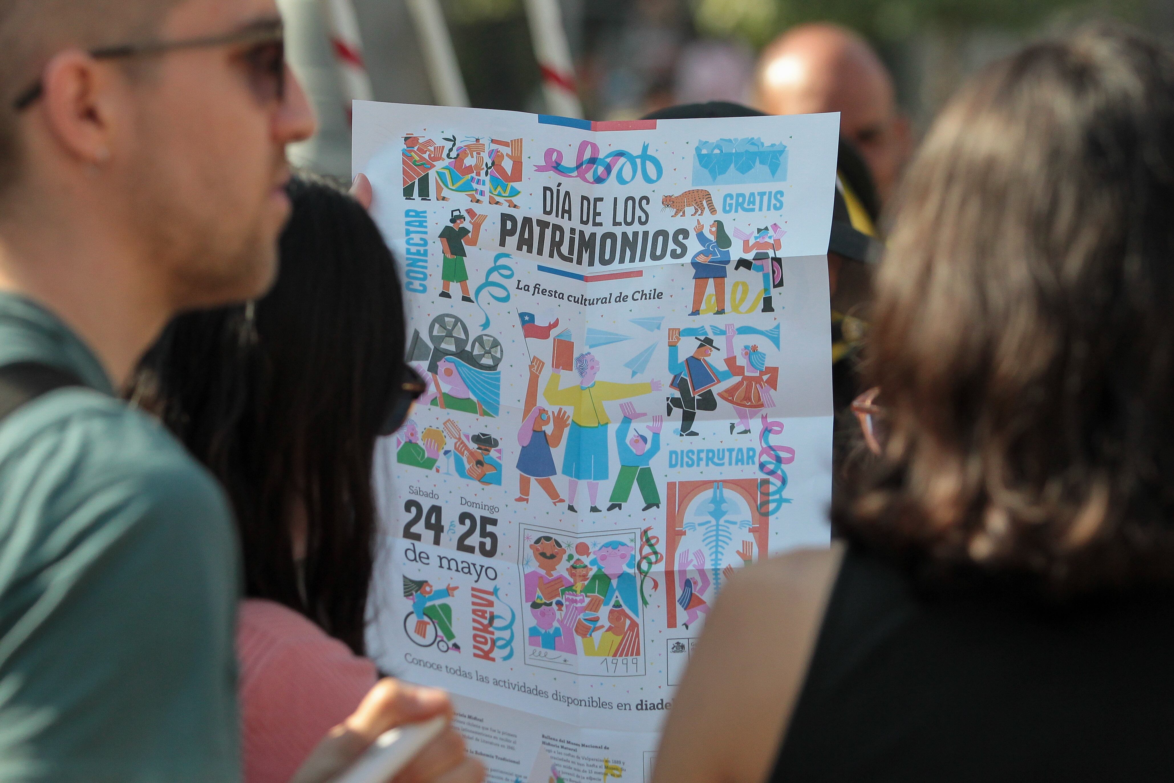 24 DE MAYO 2025 / SANTIAGOMiles de personas repletan las calles del centro de Santiago visitando los lugares patrimoniales de la ciudad.
FOTO: LUKAS SOLIS / AGENCIAUNO