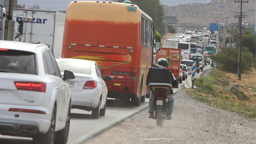 Balance de carreteras por fin de semana largo: cerca de 300 mil vehículos han salido de la RM