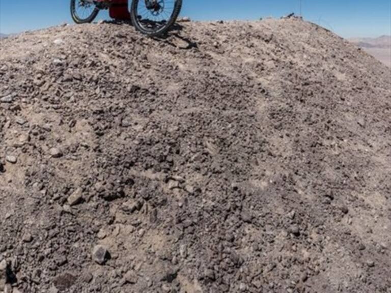 Baten histórico récord de velocidad en mountain bike en el desierto de Atacama