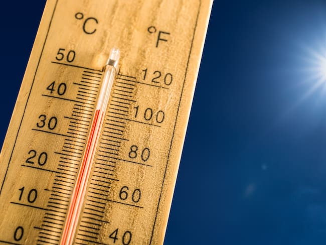 Emiten alerta por altas temperaturas en 10 regiones del país: revisa qué localidades se verán afectadas por el calor este fin de semana