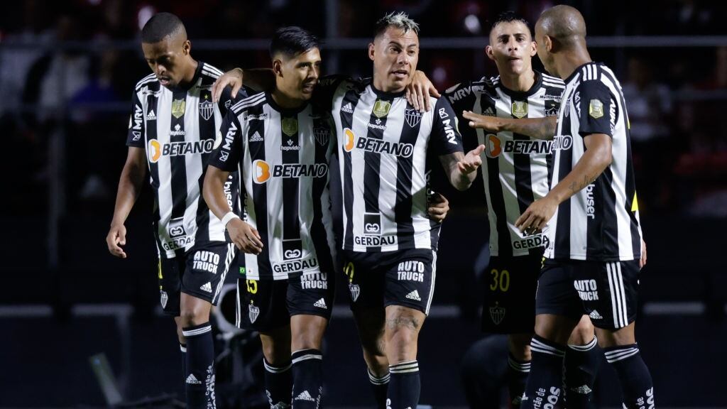 Eduardo Vargas destaca su doblete ante Sao Paulo: "Estoy feliz por ayudar al equipo a conseguir un punto importante"