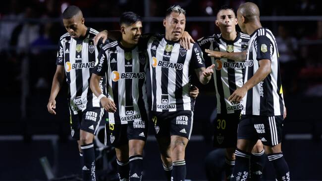 Eduardo Vargas destaca su doblete ante Sao Paulo: "Estoy feliz por ayudar al equipo a conseguir un punto importante"