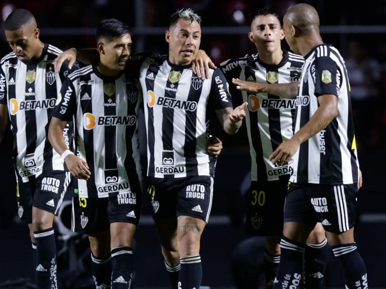 Eduardo Vargas destaca su doblete ante Sao Paulo: "Estoy feliz por ayudar al equipo a conseguir un punto importante"