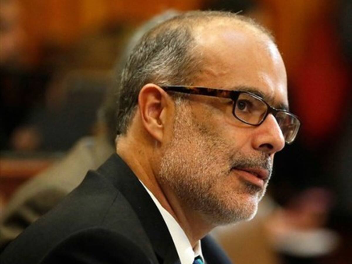Ministro Valdés rechaza propuesta que busca que cotizantes puedan retirar fondos de AFPs