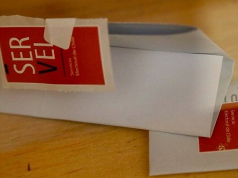 Candidato a concejal regala vales de descuento en gas como parte de su propaganda