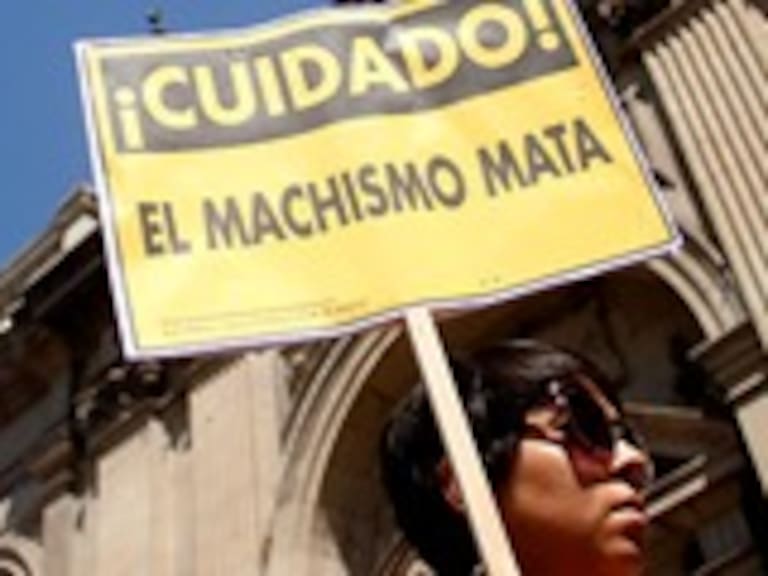 Indignación genera portada de diario que se toma con humor un femicidio frustrado