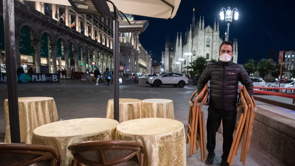 The early closure at 6.00 pm of bars and restaurants in Piazza del Duomo as decided by the last DPCM for coronavirus emergency (Covid-19). Milan (Italy), October 28th, 2020 (Photo by Matteo Rossetti/Archivio Matteo Rossetti/Mondadori Portfolio via Getty Images)