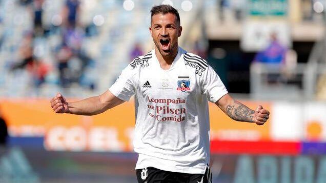 Los particulares mensajes en la camiseta de Colo Colo durante el Superclásico