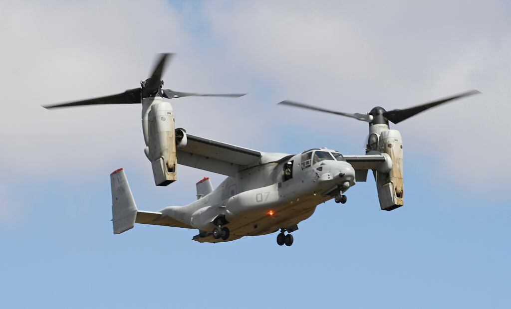 En avión de combate V-22 Osprey durante unos ejercicios aéreos