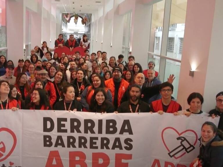 Teletón despliega voluntarios y lanza guía para mejorar accesibilidad en viviendas sociales en Chile