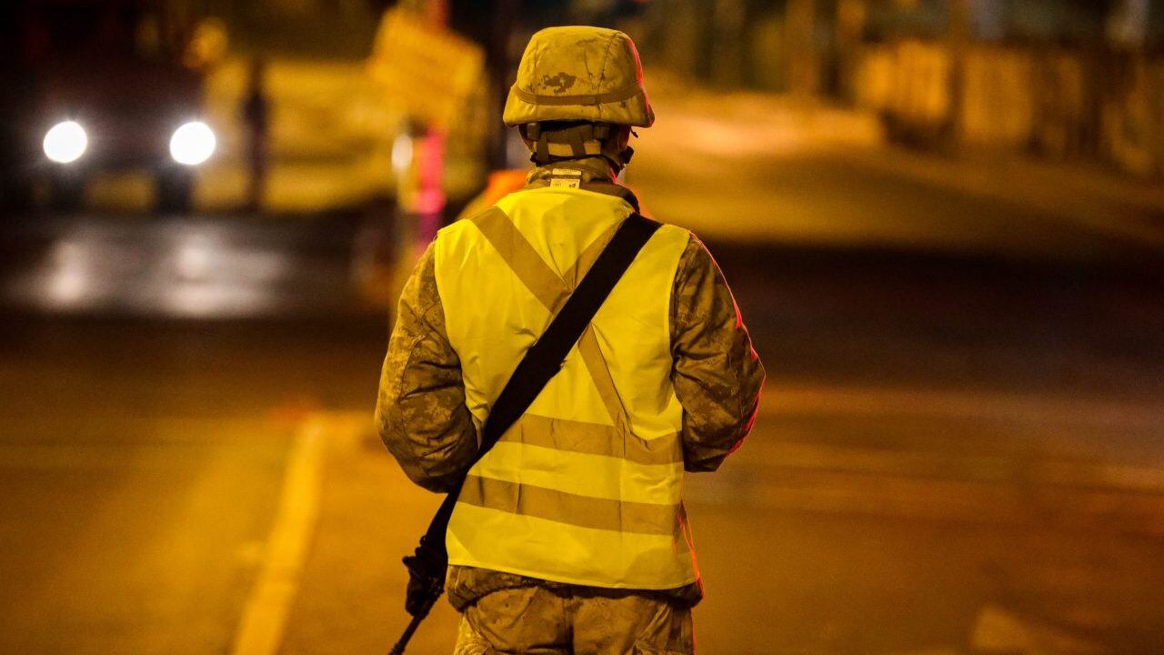 25 DE JUNIO DE 2020/ COPIAPOControl Policial y Militar realizando fiscalizaciones durante el toque de queda debido a crisis sanitaria por Covid19 en la ciudad de Copiapó.
FOTO: KARL CHINGA GRAWE/ AGENCIA UNO