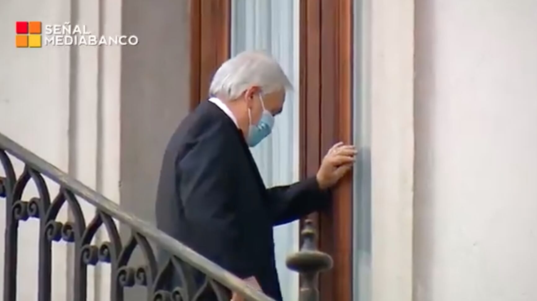 Presidente Piñera se quedó afuera de su propia oficina