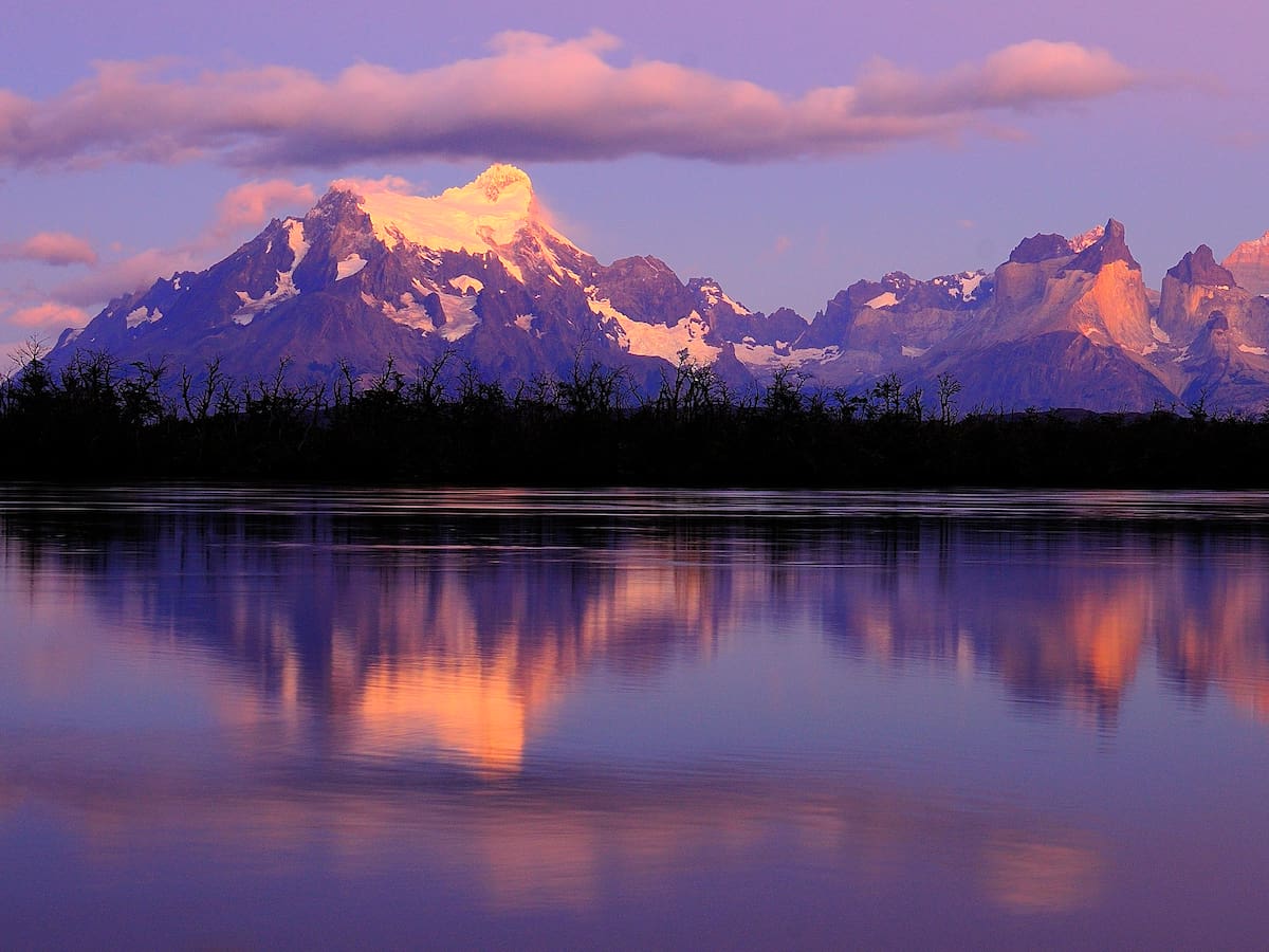 Hombres semidesnudos se bañan en zona prohibida de Torres del Paine: pidieron que no les ‘caguen’ la onda