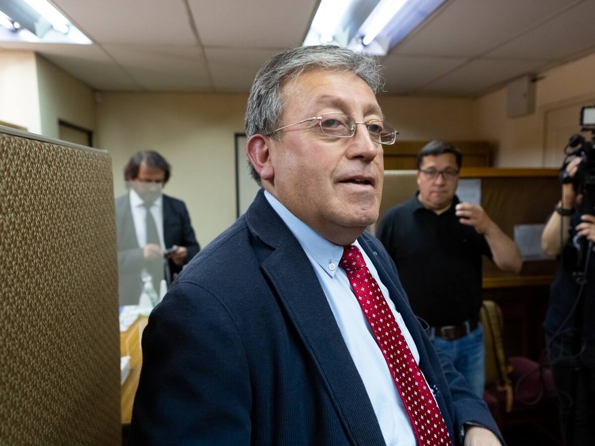 Detienen a exalcalde de Puerto Montt y a dos asesores: se les investiga por cohecho y fraude al fisco