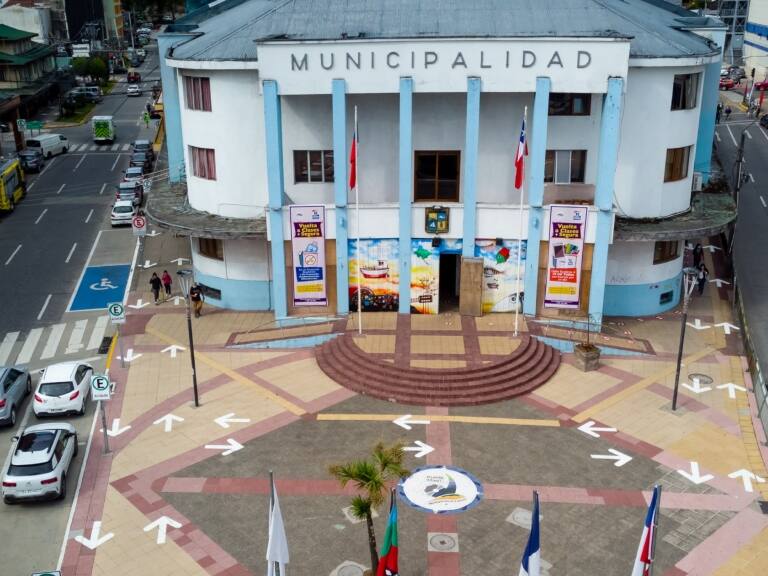 Detienen a funcionario de la municipalidad de Puerto Montt y a su padre por manipular sustancias ilícitas al interior de vehículo municipal