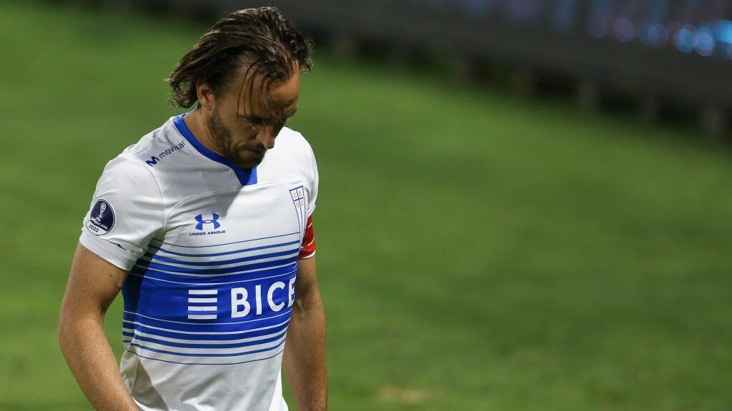 15 DE DICIEMBRE DE 2020/SANTIAGOJose Pedro Fuenzalida en lamento, durante el partido valido por los Cuartos de Final (Vuelta) de la Copa Sudamericana, entre Universidad Católica vs Vélez Sarsfield de Argentina, disputado en el Estadio San Carlos de Apoquindo.
FOTO: JORGE DIAZ/AGENCIA UNO