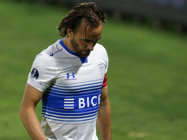 15 DE DICIEMBRE DE 2020/SANTIAGOJose Pedro Fuenzalida en lamento, durante el partido valido por los Cuartos de Final (Vuelta) de la Copa Sudamericana, entre Universidad Católica vs Vélez Sarsfield de Argentina, disputado en el Estadio San Carlos de Apoquindo.
FOTO: JORGE DIAZ/AGENCIA UNO