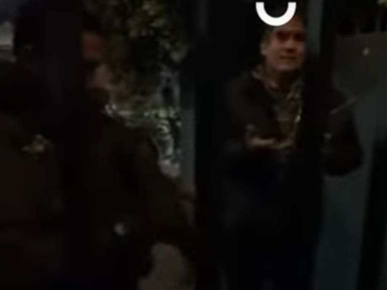 ¡Impactantes imágenes! Revelan registro del desalojo de Juan Pablo Sáez a su mujer y a su pequeña hija