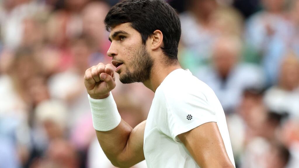 Carlos Alcaraz barre con Medvedev para citarse con Djokovic en la final de Wimbledon