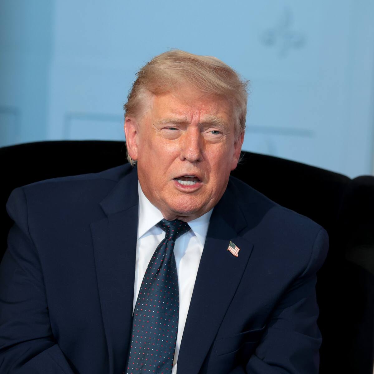 Trump niega escasez de municiones en EE.UU. y amenaza con cárcel a quienes filtraron esa información