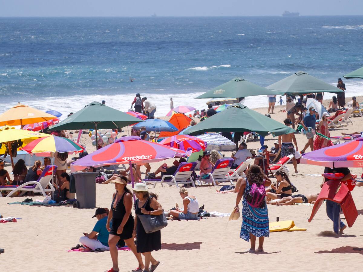 Aumentaron los turistas en Chile durante enero del 2025: director (s) de Sernatur detalla positivas cifras estivales en el país
