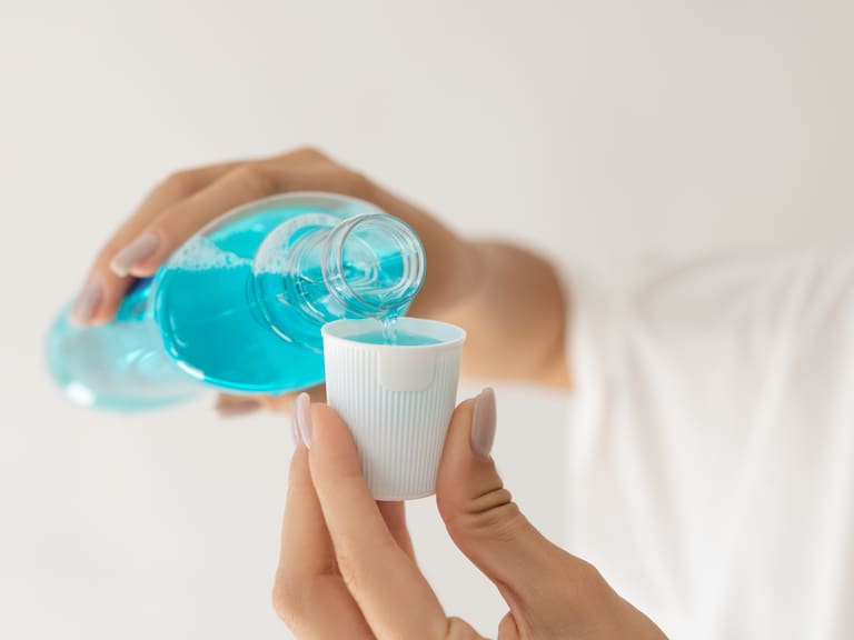 ¿El enjuague bucal daña la salud del corazón? Esto es lo que realmente dice la ciencia