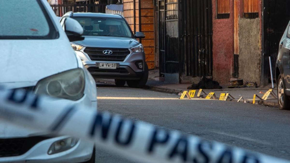 Persecución en Villa Alemana termina con un muerto: Carabineros abatió a conductor que intentó atropellarlos