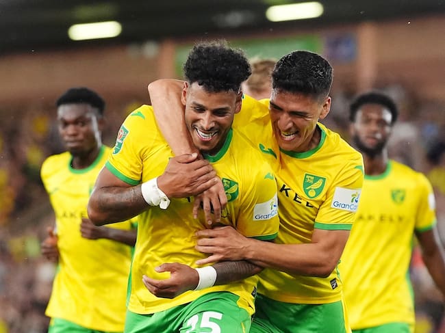 Onel Hernández y Marcelino Núñez en el Norwich. Foto: Getty Images