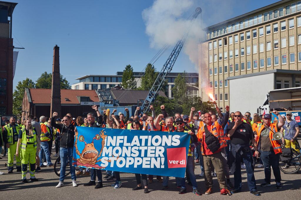 Trabajadores portuarios se manifiestan contra la inflación en Hamburgo