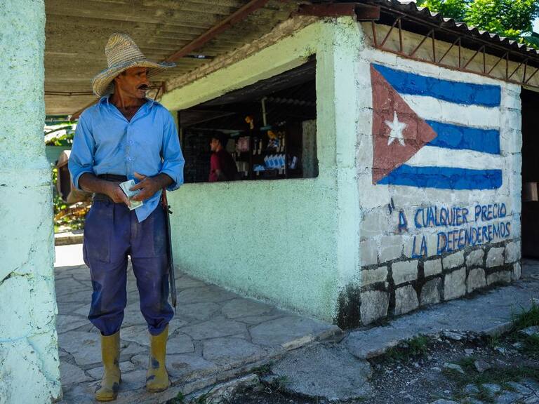 Imagen de un pequeño comercio en Santiago de Cuba