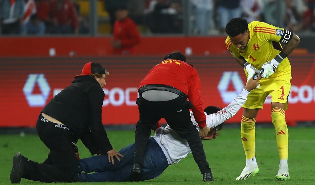 Hincha peruano arremete tras polémico cruce con Pedro Gallese: "Soy menor de edad, puedo denunciarte"